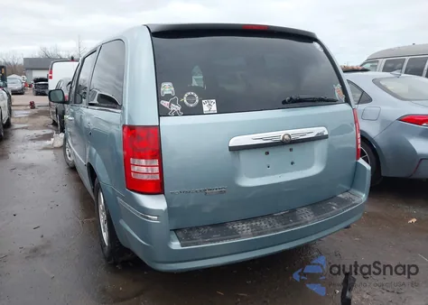 2010 Chrysler Town & Country New Lx z USA, uszkodzony, nr VIN 2A4RR2D16AR414672